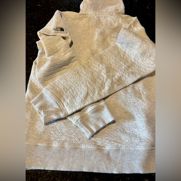 ⭐️The North Face Light Gray Hooded Pullover Sweatshirt w/Large Kangaroo Pocket⭐️ - Picture 8 of 13